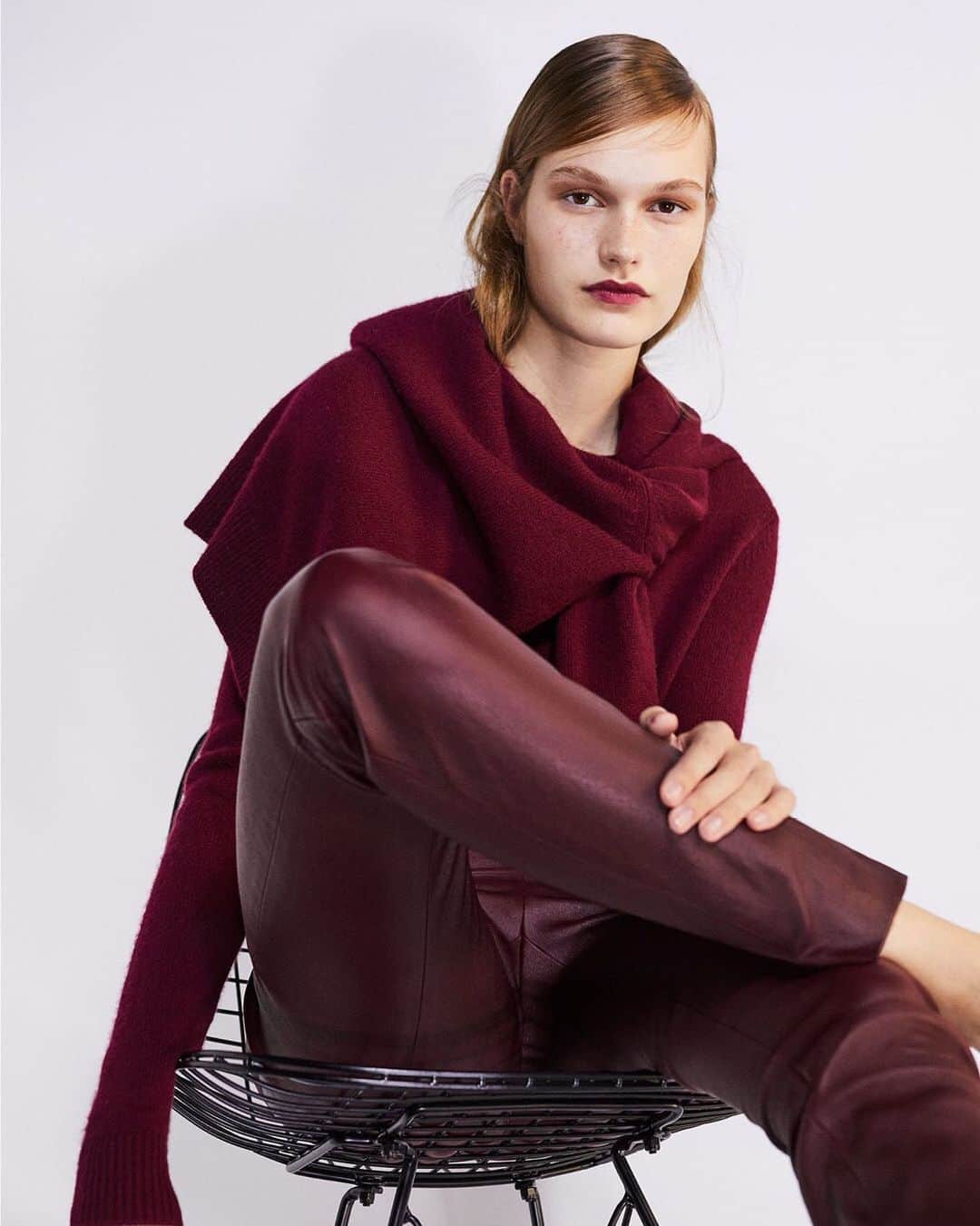 のインスタグラム：「The color of fall.  Link in bio to shop the look.」
