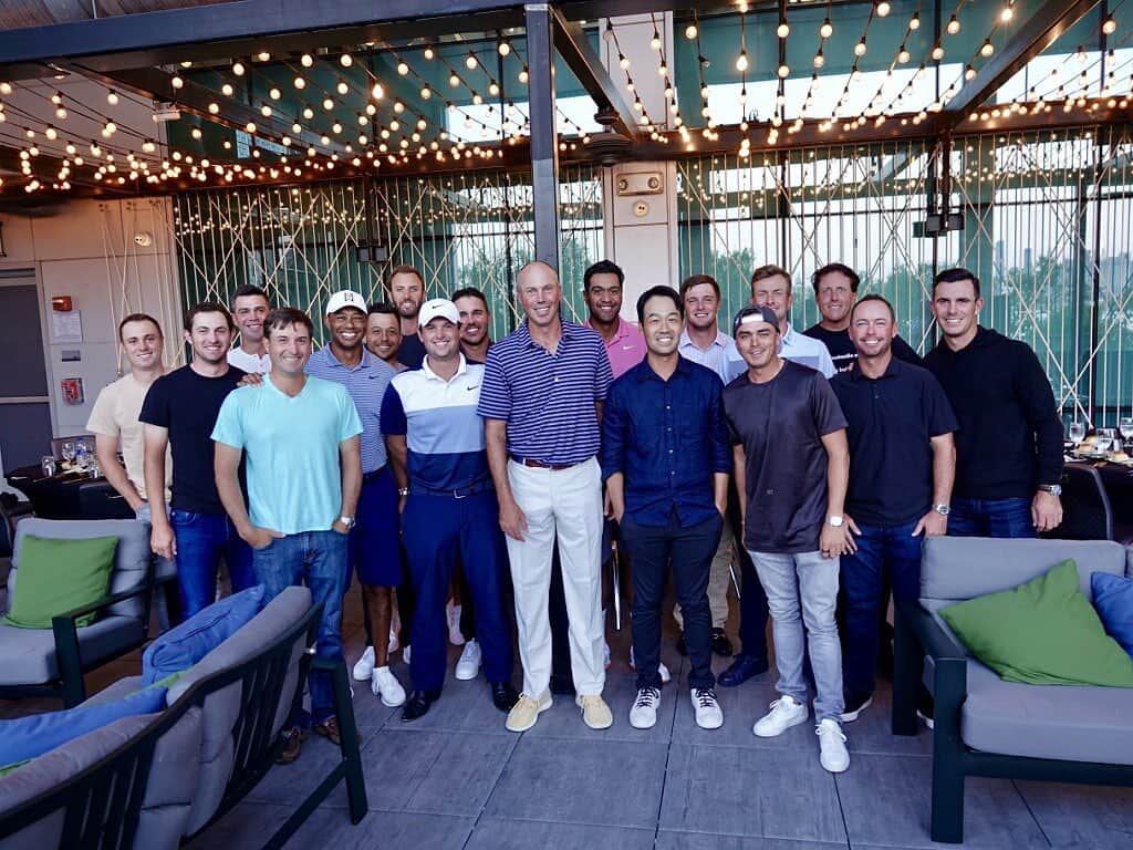 タイガー・ウッズのインスタグラム：「Excited to get prep for @presidentscup going. It’s going to be a big two weeks for these guys. Let’s get to work.」