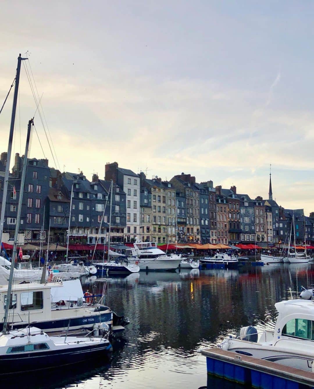 ローラ・オスさんのインスタグラム写真 - (ローラ・オスInstagram)「Take us back to Bordeaux! I can’t believe my job sometimes brings me opportunities like this — Thanks to @crystalcruises for letting @tappntony and me perform Gershwin aboard the Crystal Serenity in exchange for a European tour of Amsterdam, Bruges, Honfleur (our fav!), St Peter Port, and Bordeaux. What an unforgettable week together with our beloveds, @nathanjohnsonny & @katiehuff317, sailing the high seas, strolling each historic port, savoring the most spectacular food and wine while engrossed in great conversations, getting spoiled on the classiest cruise ship around, and of course, capturing all the #content. I could get used to making this a yearly thing.🚢⚓️ #weneedthis #cutabove #thankyoufredrick #craps #thingsarelookingup #lemondroplaura #frites」8月7日 11時09分 - lauraosnes