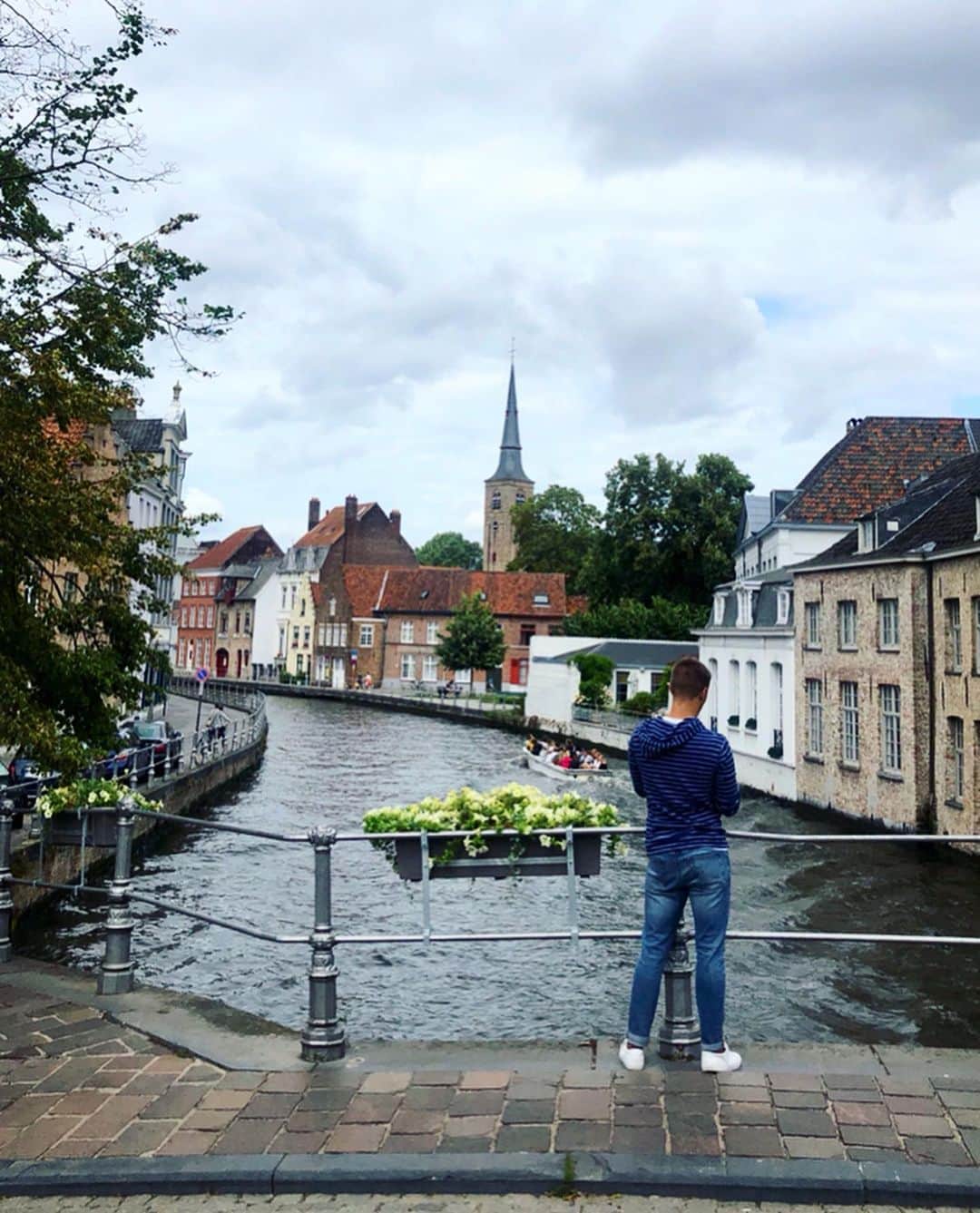 ローラ・オスさんのインスタグラム写真 - (ローラ・オスInstagram)「Take us back to Bordeaux! I can’t believe my job sometimes brings me opportunities like this — Thanks to @crystalcruises for letting @tappntony and me perform Gershwin aboard the Crystal Serenity in exchange for a European tour of Amsterdam, Bruges, Honfleur (our fav!), St Peter Port, and Bordeaux. What an unforgettable week together with our beloveds, @nathanjohnsonny & @katiehuff317, sailing the high seas, strolling each historic port, savoring the most spectacular food and wine while engrossed in great conversations, getting spoiled on the classiest cruise ship around, and of course, capturing all the #content. I could get used to making this a yearly thing.🚢⚓️ #weneedthis #cutabove #thankyoufredrick #craps #thingsarelookingup #lemondroplaura #frites」8月7日 11時09分 - lauraosnes