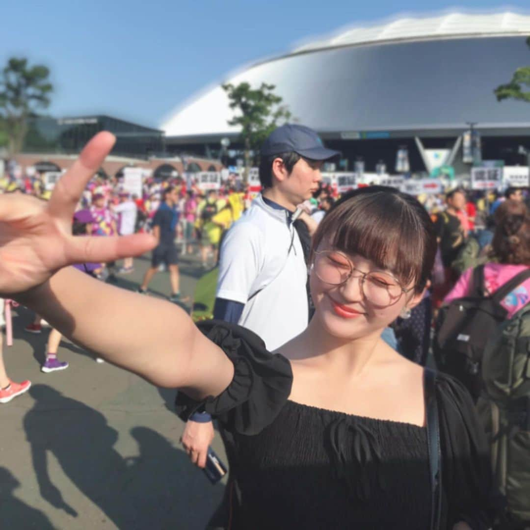 平井はんなのインスタグラム：「. 先日は久しぶりの推し事へ! 西武ドームに行きました☺︎ だいだいだいすきな #ももいろクローバーZ さんの #ももクロマニア2019  でたくさんの笑顔と元気を チャージしてきました😭♥️ やっぱり大好きももクロちゃん❤︎❤︎❤︎ 💗❤️💛💜 . #アイドル」