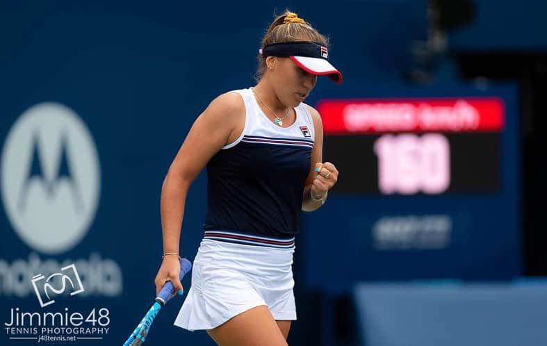 ソフィア・ケニンのインスタグラム：「Great match Ash 😊 Really happy with my win today! See you all guys in my next round 💪🏼🇨🇦 #RC19 @rogerscup」