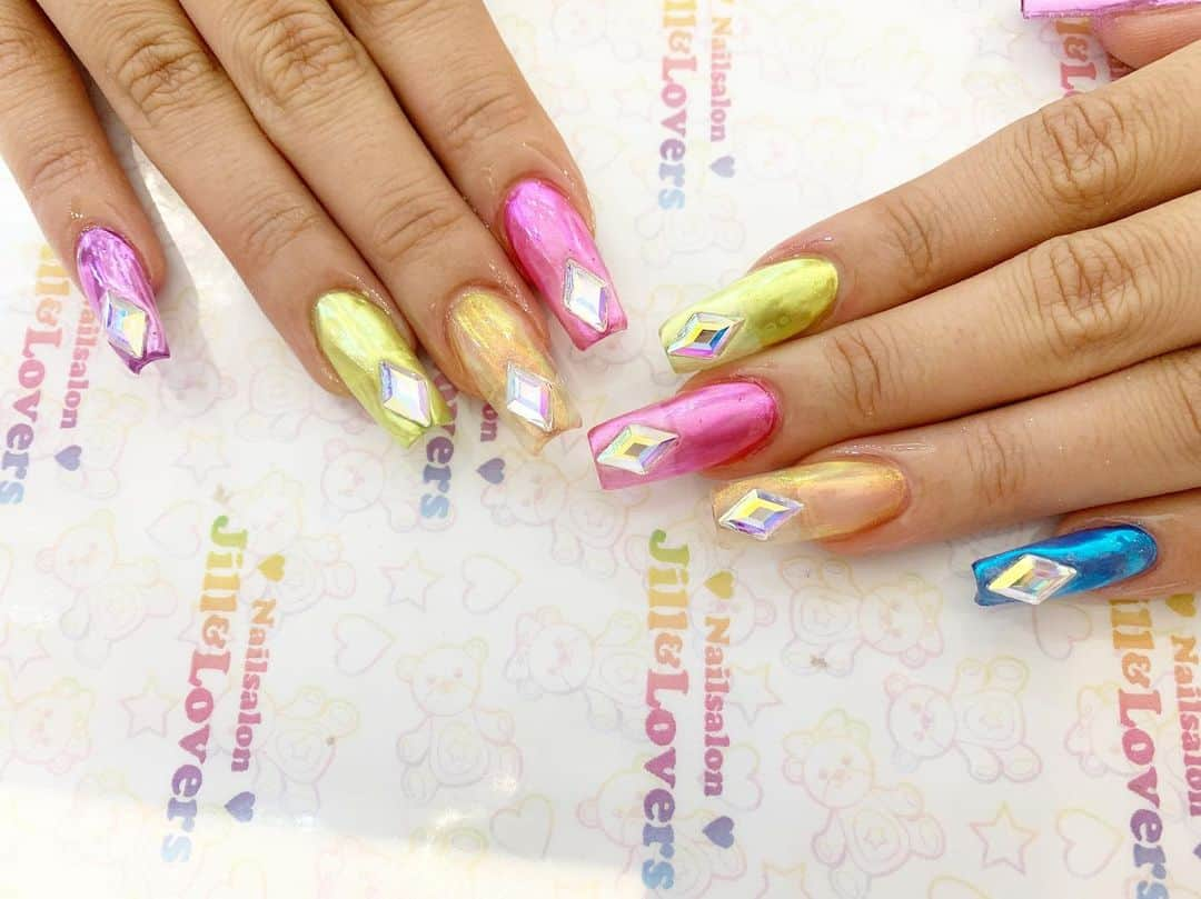 Jill&Loversさんのインスタグラム写真 - (Jill&LoversInstagram)「NEWミラーパウダー 16色入荷🌈 @figandviper  @yukatachibana  #jillandlovers #nail #nailart #paragel #gelneil#gel #ネイル #ネイルアート #me #look #love #かわいい」8月7日 11時19分 - jillandlovers