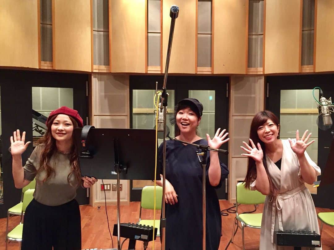 有坂美香のインスタグラム：「本日8/7 発売 #葉加瀬太郎 さんのNew Album 「Dal Segno 〜 Story of My Life 」M-6 渚のインベンション (葉加瀬太郎 inspired by バッハ) に コーラス歌唱参加させていただきました‼️ あのメロディーが 葉加瀬太郎さんの手にかかると、、魔法♫♫♫ なるほど渚♫  誰もが 楽しく聴けるステキなアルバム、参加させて頂けてまことに光栄でございました^_^  http://hats.jp/artist/?id=1  #葉加瀬太郎 #DalSegno #渚のインベンション #有坂美香 #bgv #ChiHiro #三上奈歩」