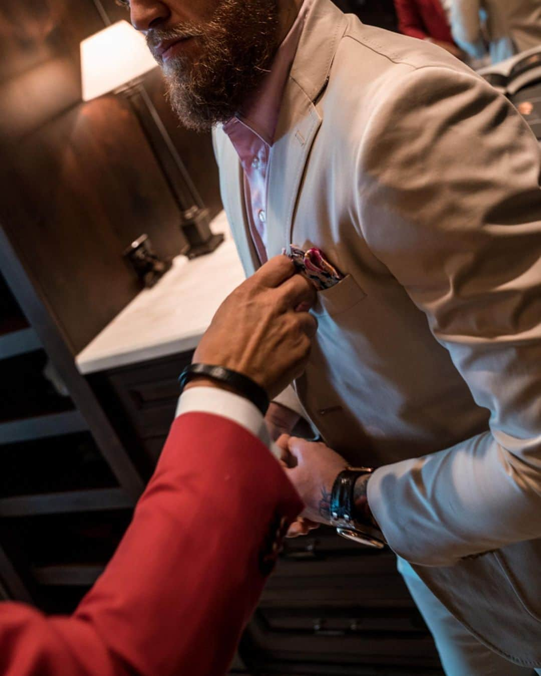 コナー・マクレガーさんのインスタグラム写真 - (コナー・マクレガーInstagram)「The World is truly Yours in this two piece Chino suit, available now at August McGregor!  Drop 4 @augustmcgregor 🔥」8月7日 11時23分 - thenotoriousmma