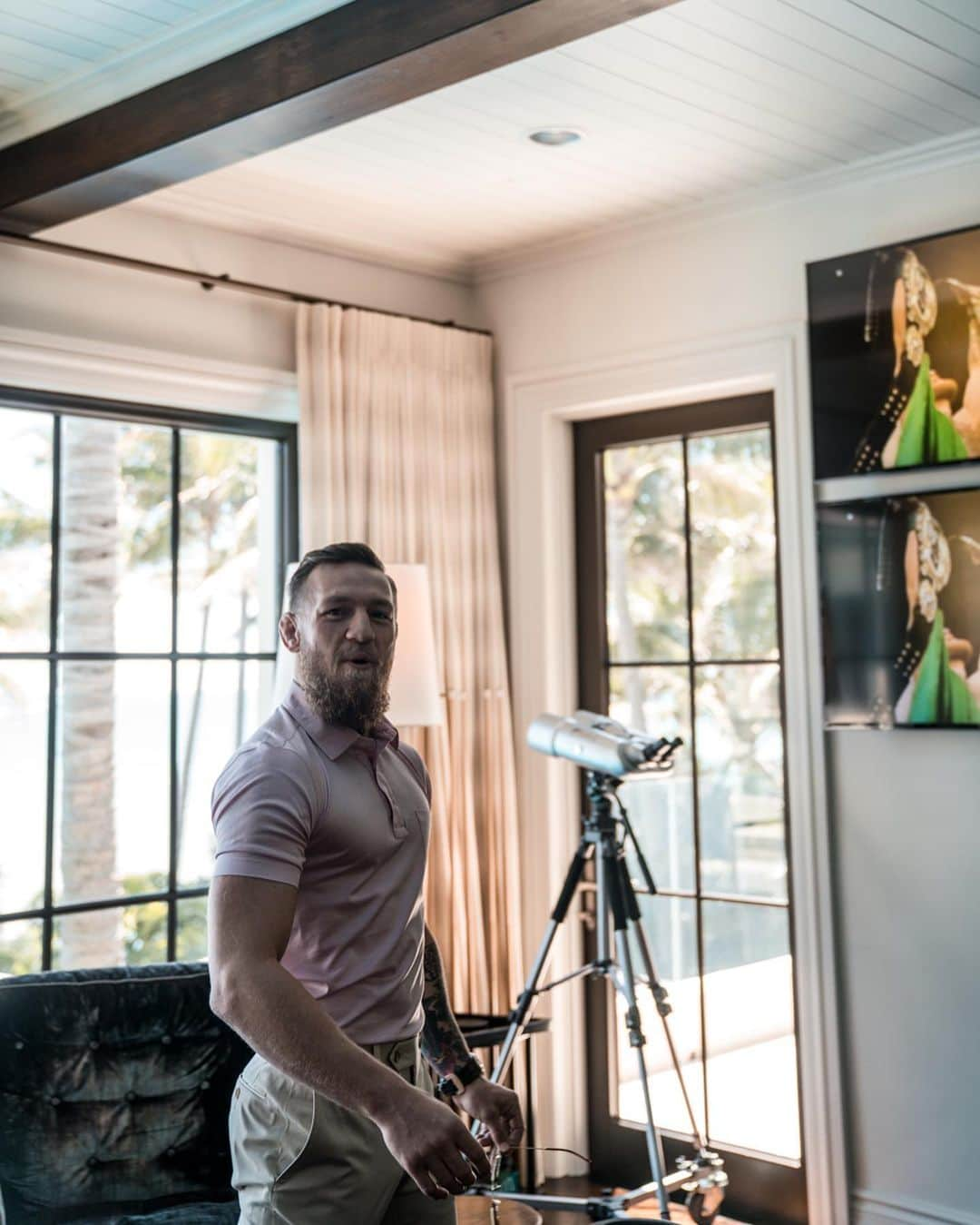 コナー・マクレガーさんのインスタグラム写真 - (コナー・マクレガーInstagram)「The World is truly Yours in this two piece Chino suit, available now at August McGregor!  Drop 4 @augustmcgregor 🔥」8月7日 11時23分 - thenotoriousmma