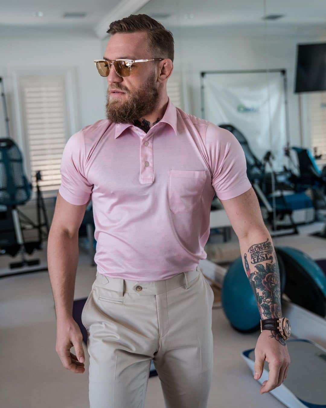 コナー・マクレガーさんのインスタグラム写真 - (コナー・マクレガーInstagram)「The World is truly Yours in this two piece Chino suit, available now at August McGregor!  Drop 4 @augustmcgregor 🔥」8月7日 11時23分 - thenotoriousmma