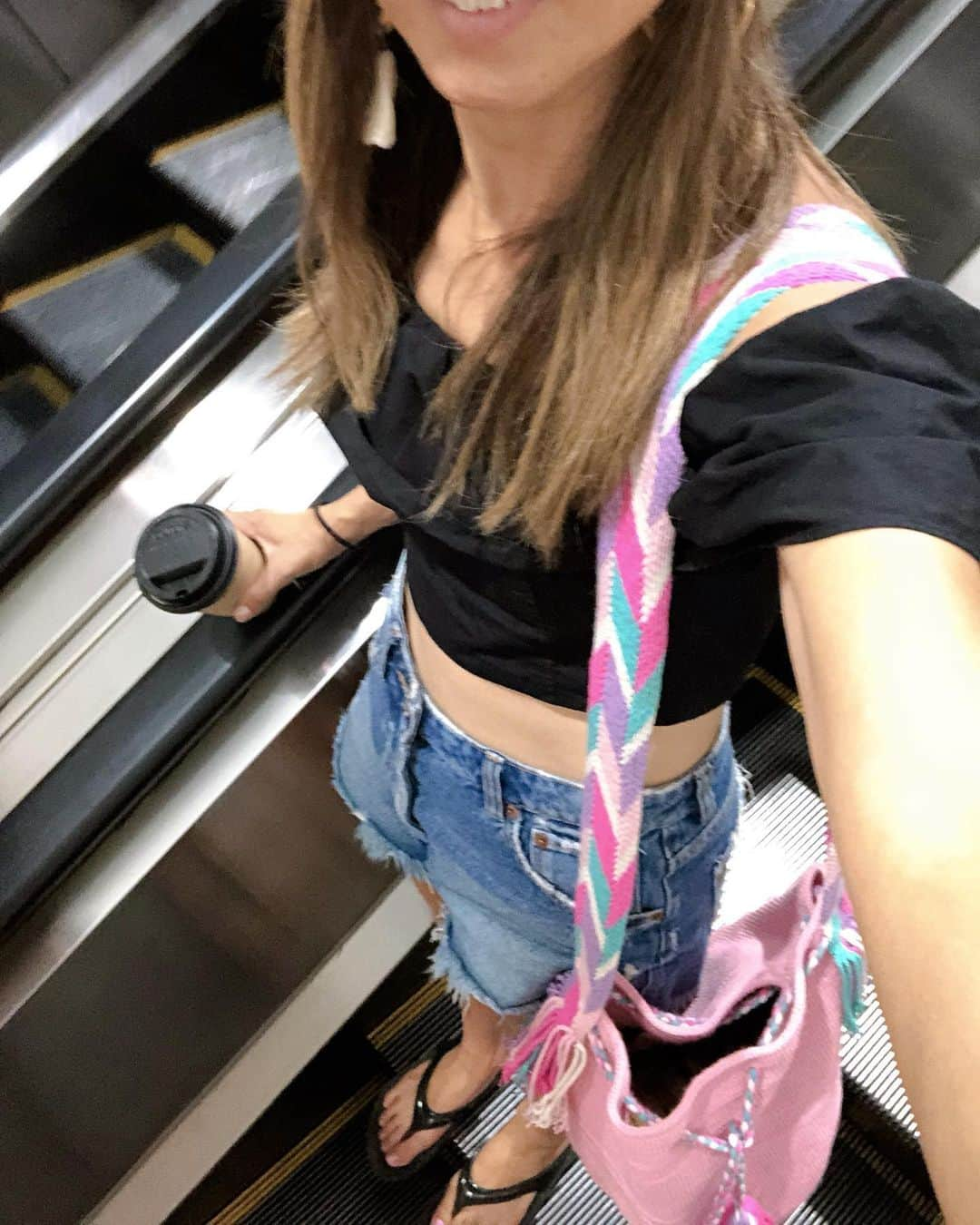 岡部亜紀さんのインスタグラム写真 - (岡部亜紀Instagram)「チェウンくんを送りに成田空港へ✈️ 無事3週間のサーフィン合宿が終わり韓国済州島に帰国しました🇰🇷‼️また来年も絶対来てね〜待ってるよ〜😘 #한국 소년 #中学三年生 #サーフィン合宿 #小島家お世話になりました #🤓」8月7日 11時24分 - akiokabe