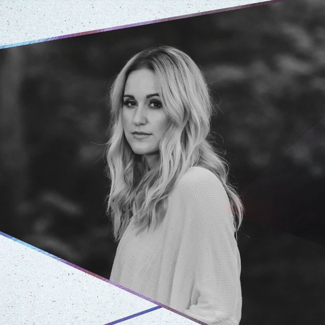 ブリット・ニコルのインスタグラム：「Coming to ya!!! 💜  October 3 - Springfield, MO October 4 - Wildwood, NJ - Ignite (Britt show) October 5 - Puxico, MO October 11 - Watsontown, PA October 12 - Fayetteville, NC - NextFest2019 (Britt show) October 13 - Pippa Passes, KY October 18 - Sioux Falls, SD October 19 - Marshall, MO October 20 - Chickasha, OK October 26 - Springfield, OH October 27 - Decatur, IL November 1 - Manassas, VA November 2 - Gassaway, WV November 7 - Marshalltown, IA November 8 - Waukesha, WI November 10 - Fond Du Lac, WI November 29 - Glen Ellyn, IL (Britt show)」