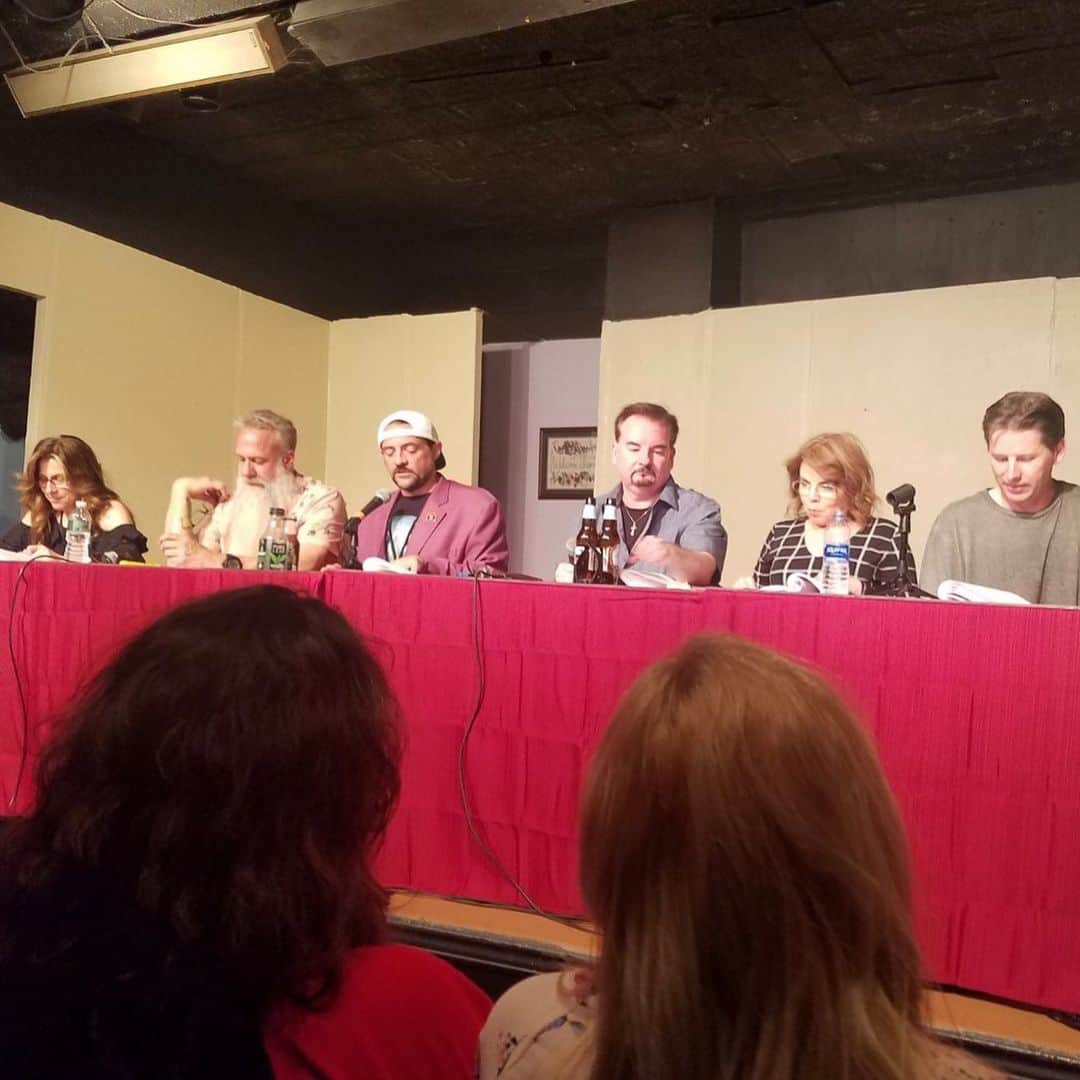 ケヴィン・スミスのインスタグラム：「Last weekend in the great state of New Jersey, we held a reading of the old CLERKS III script that I almost made a few years back. The low-key production was a benefit for the #firstavenueplayhouse - the dessert theater in Atlantic Highlands where, in 1993, we held auditions for my first film, CLERKS. The theater needs about 50k in repairs and over the course of Saturday and Sunday performances, with only 80 tickets per show, we raised close to 20k! The intimate presentations went so well, we’ll likely do it 2 more times to raise the rest of the funds too, so watch my Social Media for alerts in a month or so! Once and future Dante @briancohalloran read the part he made famous and I read Randal (a part I nearly played before realizing that Jeff Anderson was perfect for the role)! Clerks alumnus @marilynghigliotti read our female lead and @tellemants lent his performance pipes for various voices. #ernieodonnell organized the event and played both Elias and a new character, and @dianadevlin voiced nearly everyone else, except one new character read by First Avenue icon Donna Jean (who played the renter in Clerks that Randal accuses of a ruse). On the second night, @kimgharbi (Clerks’ own Heather Jones) took over Elias duties, making it the first time since high school that we shared a stage. I was delighted to finally hear folks react to this version of Clerks III, but it’s too dark to pursue. I have a better, more uplifting version of a Clerks III that I intend to write and make instead. Still, this script had lots of laugh and a third act that jerked lots of tears. #KevinSmith #brianohalloran #marilynghigliotti #clerks #clerks3」