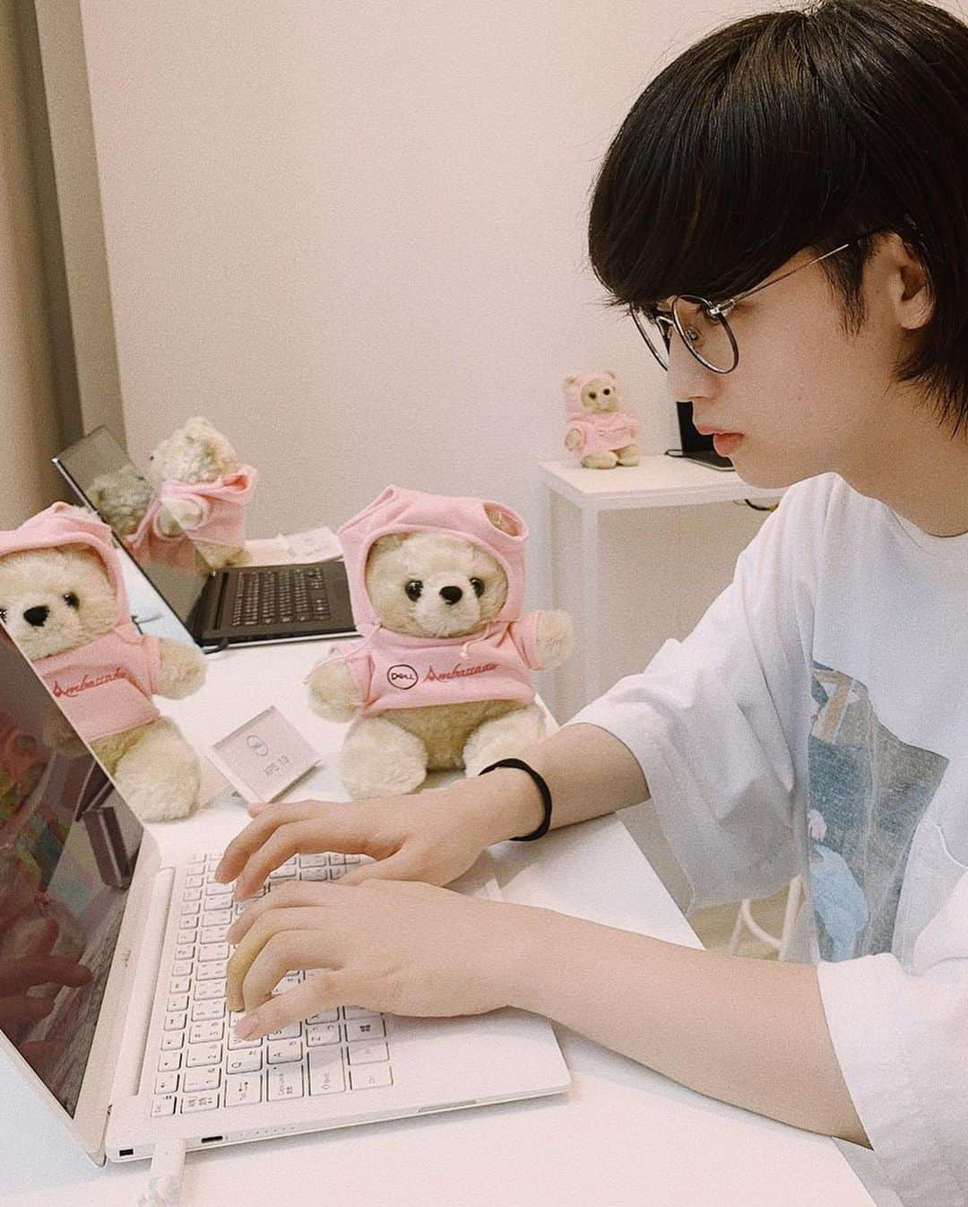 ゆうたろうさんのインスタグラム写真 - (ゆうたろうInstagram)「今日はDELLさんにお呼び頂き、表参道ヒルズの「DELL Design Labo」に遊びに行ってきた！  最新のパソコンが沢山あったり、増田のセバスチャンさんがデザインした可愛いくまちゃんもいるので、12日までやってるからみんなも是非遊びにいってみてね〜かわいいでしょ〜🧸💗 #DELL #DELLDesignLabo #aaaoe__」8月7日 11時44分 - aaaoe__