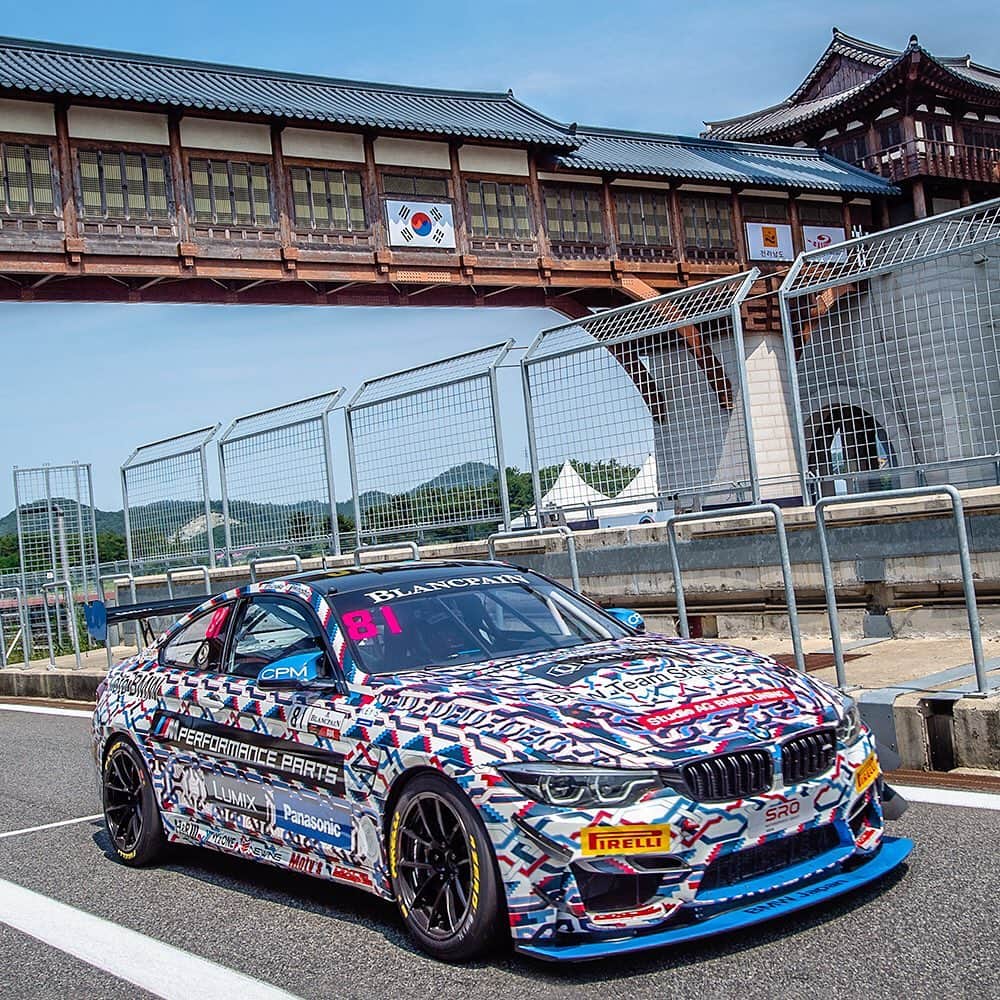 BMW Japanさんのインスタグラム写真 - (BMW JapanInstagram)「. 【ブランパンGTワールドチャレンジ・アジア 第10戦】 . BMW Team Studieが2019年ドライバーズタイトルを獲得！ . 予想外のペナルティで勝利を取り逃したレース1から一夜明けた日曜日。 強烈な日差しの下、灼熱のレース2を万全の準備と確実な走りでTOPチェッカー。見事勝利を手にしました。 . BMW Team Studieの皆さん、おめでとうございます！ . #BMWTeamStudie . #BMW #駆けぬける歓び #BMWJapan #BMWWorld #BMWPost #BMWgram #BMWlovers #BMWlife #BMWlove #BMWforlife #BMWcar .」8月7日 12時00分 - bmwjapan