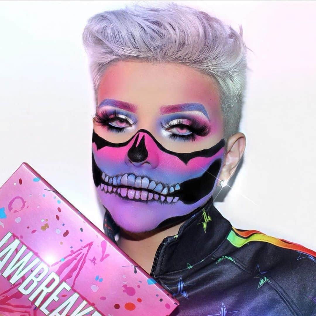 Jeffree Star Cosmeticsさんのインスタグラム写真 - (Jeffree Star CosmeticsInstagram)「Who doesn’t love a cotton candy skull moment ? 😍💀@itschrisfigueroa created this killer look using our #JAWBREAKER palette 🍭💜 #jeffreestarcosmetics」8月7日 12時00分 - jeffreestarcosmetics