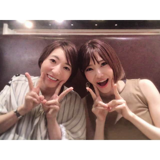 蒼羽りくさんのインスタグラム写真 - (蒼羽りくInstagram)「先日、同期のれな(#十碧れいや )とご飯に行ってきました😆  久しぶりにゆっくり会えて、色々お話して…凄く楽しくてあっという間の時間でした‼️ れなとは星組さんと宙組で配属は違いましたが会うといつも優しくて…私は癒されていたのです💖  本当に優しいれなとの時間は、私まで優しくなれるような…とっても楽しい時間でした❤️会えて嬉しかった☺️💕 また遊んでねー✨ ・ ・ ・ ・ #93期  #大切な同期 です #ご飯 美味しかったです」8月7日 12時01分 - riku_sorahane