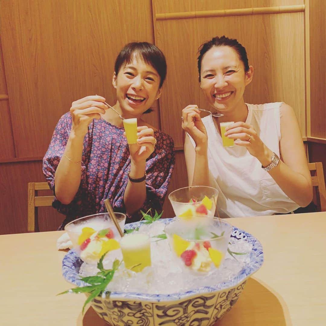 浜島直子さんのインスタグラム写真 - (浜島直子Instagram)「父さん  アユンコの  お土産のセンスが  最高なわけで ・ #赤パンツ #巣鴨 #ありがとう🤣‼️ #夏休みは会いたい人にどんどん会うぞ〜！」8月7日 12時08分 - hamaji_0912