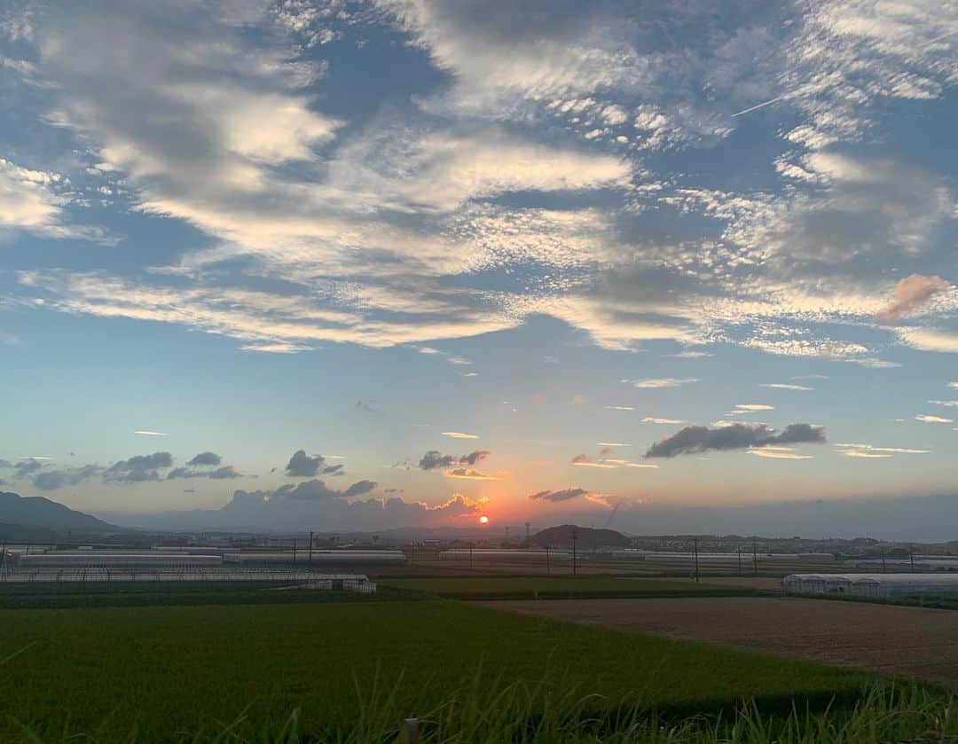 ANNA さんのインスタグラム写真 - (ANNA Instagram)「台風明けの空、最高に綺麗だった⛰✨・ ・ #sunset #afterthetyphoon」8月7日 12時08分 - anna_flare