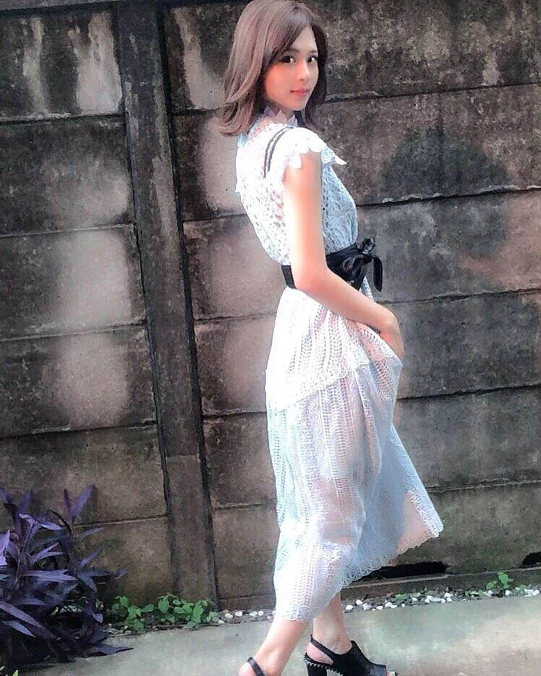 山本成美さんのインスタグラム写真 - (山本成美Instagram)「季節によって好きな色偏らない？🤔 . 気づいたら青、黄、白ばっかり✨ . 夏は明るい色着たくなる〜♪ . . #ootd #code #fashion #instafashion #me #summer #summerfashion #blue #夏 #ワンピース #青 #夏ファッション」8月7日 12時18分 - narumi_vivi