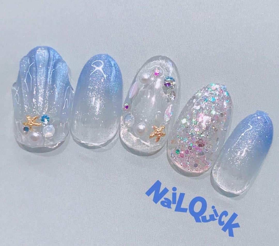 のインスタグラム：「［📷 @nailquick_ikejiriohashi］  #ネイルクイック池尻大橋店 #summernails 🏖🧜‍♂️🧜‍♀️ ｡ﾟ𓆡 ◌ 𓇼 ◌ 𓆉 ◌ ◌ 𓇼 @nailparfaitgel 89.オロルブルー ・・・ 人魚の鱗ネイル🧜‍♀️🐚 #ネイル #ネイルサロン #ネイルアート #ネイルクイック #ネイルデザイン #夏ネイル #人魚の鱗ネイル #シェルネイル #ラメネイル #nail #nailart #naildesign  #nailparfait  目黒区大橋2-22-9ドレッセ目黒大橋プレヴィ2階トモズ内ネイルクイック池尻大橋店📲03-6416-8701」