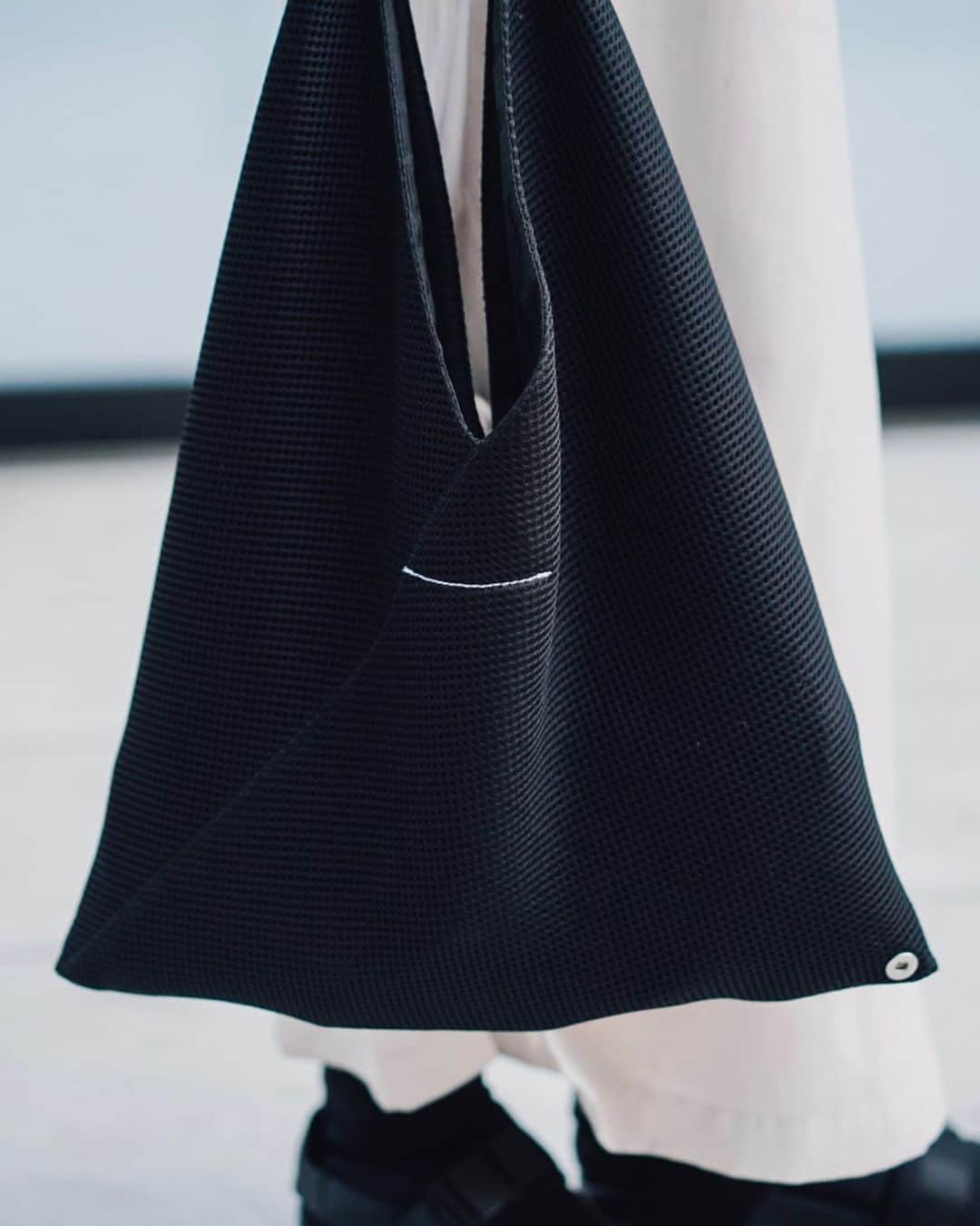 Fashionsnap.comさんのインスタグラム写真 - (Fashionsnap.comInstagram)「【#スナップ_fs】 Name Yuu  Jacket #SLY Shirt #SLY Skirt #SLY Bag #MM6 #MaisonMargiela Necklace #vintage  #fashionsnap #fashionsnap_women」8月7日 12時22分 - fashionsnapcom