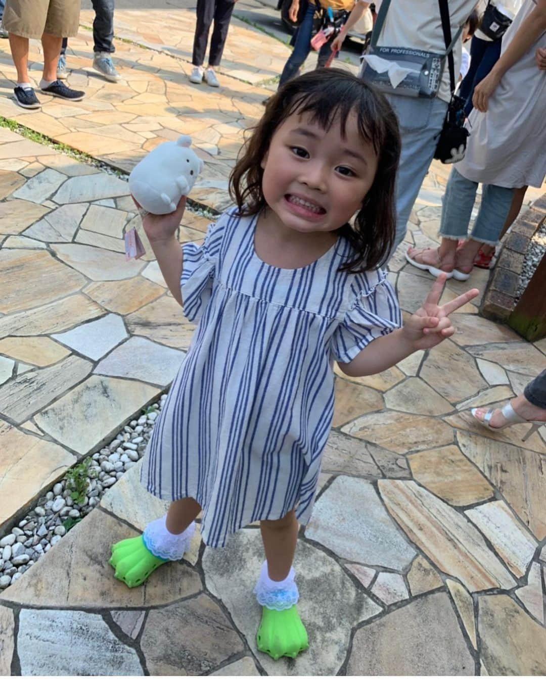 夏木マリさんのインスタグラム写真 - (夏木マリInstagram)「現場の女子達、、、 栄子さんは、2枚目アプリで修正だけど、美しいから変わらずで、りょうさんは相変わらずのクールビューティ、玲ちゃんは可愛い、、、マンゴー！う‼︎美音ちゃんは可愛らしくて、食べちゃうぞー  #わたし旦那をシェアしてた #ytv #日本テレビ系 #プラチライト木曜ドラマF #毎週木曜 #23時59分 #小池栄子 #りょう #岡本玲 #池谷美音 #渋谷謙人 #赤楚衛ニ #黒木啓司 #渡辺真起子 #平山浩行 #夏木マリ #旦シェア #木曜日も夜ふかし #NATSUKIROCK @mari_natsuki」8月7日 12時38分 - mari_natsuki