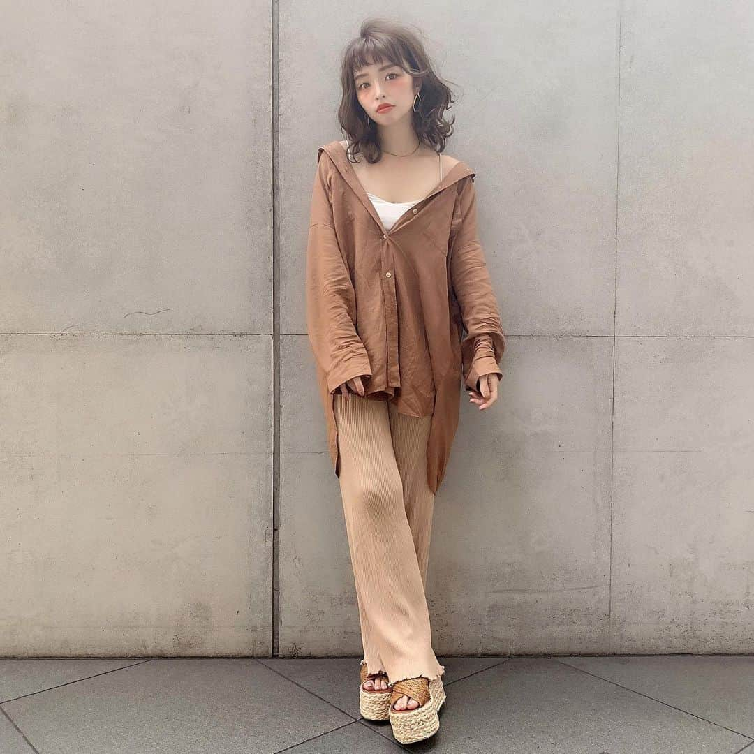 田畑佑莉さんのインスタグラム写真 - (田畑佑莉Instagram)「お尻隠す服が落ち着く 🍑 #hairarrange  #salonmodel #ヘア #ヘアカラー #オレンジメイク #今日の服 #ミディアムヘア #サロンモデル #メイク #150cmコーデ  #リップ#夏メイク#ラテコーデ #ベージュコーデ ㅤㅤㅤ ㅤㅤㅤ ┈┈┈┈┈┈┈┈┈┈┈┈┈┈┈┈┈┈┈┈┈┈┈┈┈┈┈┈ ㅤㅤㅤ」8月7日 12時38分 - lily02tbt