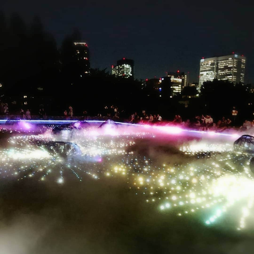 中田有紀さんのインスタグラム写真 - (中田有紀Instagram)「東京ミッドタウンの光と霧のデジタルアート庭園✨ 涼しげでキレイで落ち着くぅ～～😊🎶…かと思いきや、子供たちバタバタで全然落ち着かん❗🙀💦 #六本木 #東京ミッドタウン #光と霧のデジタルアート庭園 #少しは涼しくなる #落ち着く人は落ち着きます」8月7日 12時38分 - akinakada0508