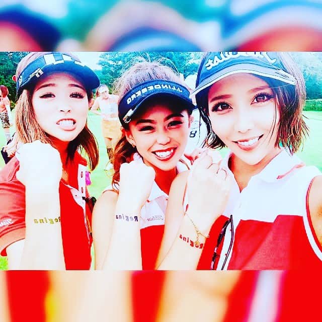 ANDOMAHOのインスタグラム：「🍊👩🏾‍🦰⛱ ． orange girl's🧡 ． ガールって歳違いますね😂 大丈夫。歳なんて只の数字。爆笑 ． 画像の感じ変えてみたけどやっぱり 変だからやめる。加工下手くそびっくり。笑 ． ． ． #オレンジなんて大丈夫か #戸惑うアラサー #当日は気にしない #むしろ開き直る #ギラギラ女子 #サファリーず ． #ゴルフ#ゴルフ女子#ゴルフコンペ#レジーナオープン#オレンジコーデ#ゴルフ大好き#ゴルフばか#100切り#90切り#ゴルフコーデ#ゴルフウェア#タイトリスト#夏ゴルフ#ゴルフファッション#reginaopen #golf#golfgirl #golfwear #golfswing #ママ#ママゴルファー#美容家#ゴルジョモ」