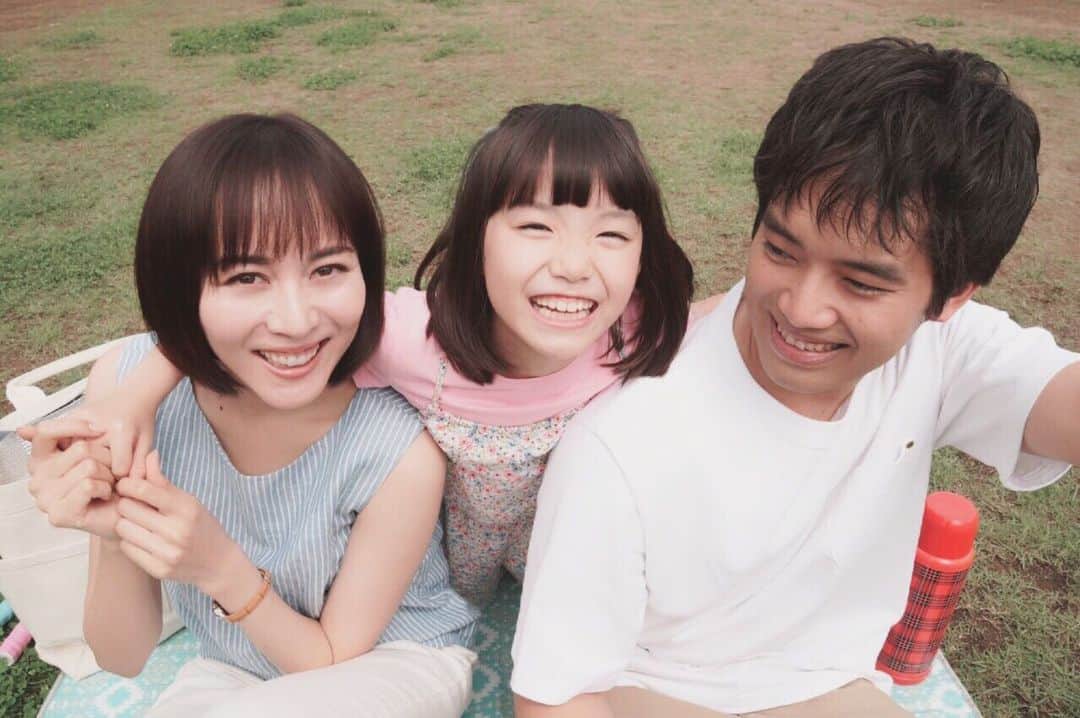 比嘉愛未さんのインスタグラム写真 - (比嘉愛未Instagram)「有馬さんとの出会いのシーン。 はなのはじける笑顔にみんなも思わず笑顔に☺️💕 #twoweeks  @takahiromiura_official  @kurumi_inagaki」8月7日 12時48分 - higa_manami