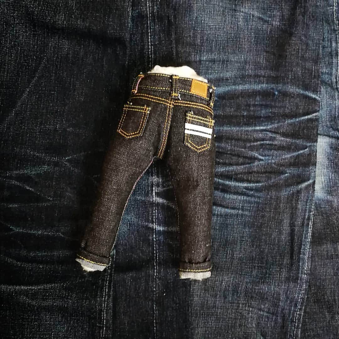 momotarojeansのインスタグラム：「⚡⚡⚡ #kojima #kurashiki #okayama #jeans #denim #denimday #denimporn #denimhead #selvedge #selvage #selvedgedenim #selvedgeforum #denimevolution #selvedgemurah #unionspecial #goingtobattle #madeinjapan #japanesedenim #fading #naturalfading #madebyhand #madeinjapan #jeanslife #vintagejeans #fade #selvedge #mensweardaily」
