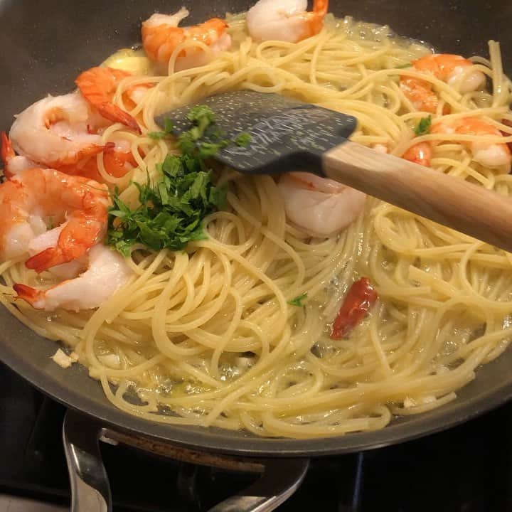 のインスタグラム：「Shrimp, garlic, and butter pasta エビ、にんにく、バターパスタ  #pasta #pastapastapasta #lovepasta」