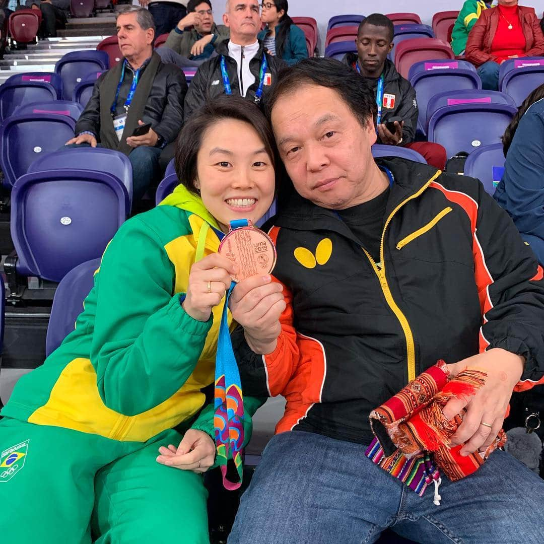 ジェシカ・ヤマダさんのインスタグラム写真 - (ジェシカ・ヤマダInstagram)「Olha minha melhor torcida aqui no Pan ❤️🇧🇷🏓 @marcosyamadatt #papai#father#family#amor」8月7日 13時38分 - jessica_yamada