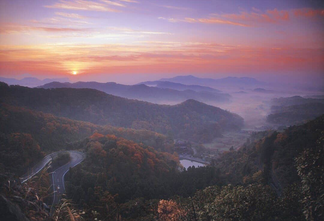 TOBU RAILWAY（東武鉄道）さんのインスタグラム写真 - (TOBU RAILWAY（東武鉄道）Instagram)「. 🚩Sano City, Tochigi Prefecure 🚩栃木県 佐野市 🚩사노시 도치기현 . [Introduction of Tourist information in Sano City, Tochigi Prefecture] . Sano City is located in the southwestern part of Tochigi Prefecture,  approximately one and a half hours by train from Asakusa.  There are a lot of tourist attractions such as the abundance of nature,  the shrine Sano Yakuyoke Daishi, famous even in Kanto,  and Izuruhara Benten Pond which was chosen as one of the Select 100 Best Waters of Japan.  We recommend the local gourmet Sano Ramen and Sweet Potato Fries.  When you are traveling to Kanto, please come by and visit us.  There is a ticket 'FURATTO RYO TOBU FREE PASS', which is convenient for sightseeing in Sano City and its surrounding Ryomo areas. You can hop on and off all of the trains and  buses in the designated area with this ticket,  so you can enjoy sightseeing at a great price. . . 【도치기현 사노시의 관광 정보 소개】 . 사노시는 도치기현의 남서부에 있으며  아사쿠사에서 전철로 약 1시간 30분 걸리는 곳에 있습니다. 풍부한 자연과 간토 지방에서도 유명한 신사 「사노야쿠요케다이시」나 '일본 명수 백선에 뽑힌 '이즈루하라 벤텐이케 용수' 등 관광 명소가 많이 있습니다. 현지 명물인 사노 라멘과 감자튀김을 추천드립니다.  간토 지방을 여행하실 때 꼭 들러주시기 바랍니다. 사노시, 그 주변인 료모 지역을 관광하실 때는 편리한 티켓 「FURATTO RYOMO TOBU FREE PASS」가 있습니다.  지정 지역에서 전철, 버스를 자유롭게 이용 가능하여 경제적으로 관광을 즐기실 수 있습니다. . . . #tobujapantrip #japan #tochigi #sanocity #japanesetemple #japanlandscape  #photo_shorttrip #photo_travelers  #jp_gallery #instatravel #worldcaptures #nationalgeographic#visitjapan #travelingram #bestjapanpics #lovejapan #japan_of_insta #art_of_japan_  #beautifuljapan #사노시 #도치기 #여행 #일본여행 #여행기록 #여행스냅 #일본체험」8月7日 13時41分 - tobu_japan_trip