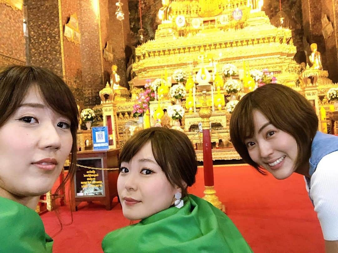 八幡愛さんのインスタグラム写真 - (八幡愛Instagram)「タイ🇹🇭バンコク🐘弾丸2泊4日の旅✈️ 食べて飲んでマッサージして飲んで食べて食べて祈った旅🍺🐷⭐️🙏 . 巨大涅槃像に興奮して、釈迦が涅槃に入る時の話を私がしだしてもちゃんと聞いてくれる親友が好き❤️ 現金使ってしまってビール買えなくなってもそっと100バーツ貸してくれる親友が好き❤️ パワースポットいって恋愛の神さまもいって良いことありそうと思ってタイ式マッサージいったら肩甲骨のスジやられて負傷したけど、そんなタイが好き🤪❤️ 食べ物全部美味しかった！！！ また行きタイ🇹🇭 . #微笑みの国 #毛穴からヤムウンセンの香り #タイ臭 #涅槃に入るまで頑張ろう」8月7日 13時53分 - aiainstein