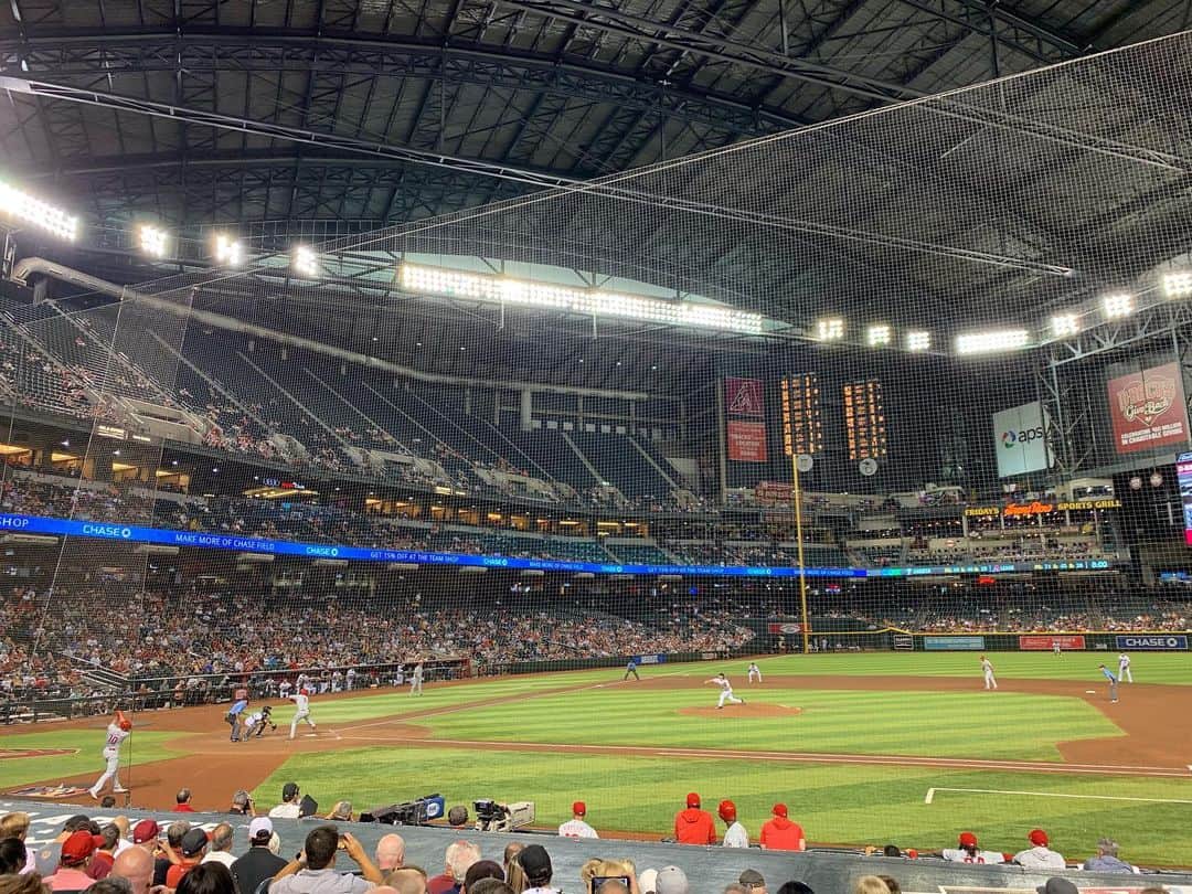 のインスタグラム：「Feels good to be home and rooting for our guys. @Dbacks TCB vs the Phillies. 🤘」