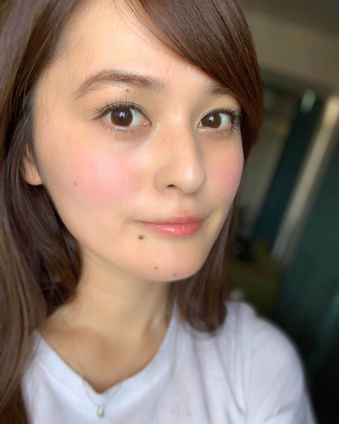 奥山夏織さんのインスタグラム写真 - (奥山夏織Instagram)「今日はいつもと違ったコンタクト♪ 久しぶりにナチュラルな感じであんまり派手にしたくない時などに#デコラティブアイズ を使ってます👀✨人によっては会社とかに使えそう☺️ ・ 小さめのサイズでドットが細かいから密かに盛れるのがポイント💓色は#ルーセントブラウン にしてみました❣️UVカット成分も入ってるから今の季節の外に行く時でも気にしないでいけます☀️ ・ ワンデータイプでコスパもいいのでおススメです💓 ・・・ #カラコン #カラコンレポ #デコラティブアイズ #アイメイク #至近距離でもかわいい瞳 #コンタクト #商品の詳細はタグ付けしてるよ」8月7日 14時00分 - okuyama_kaori