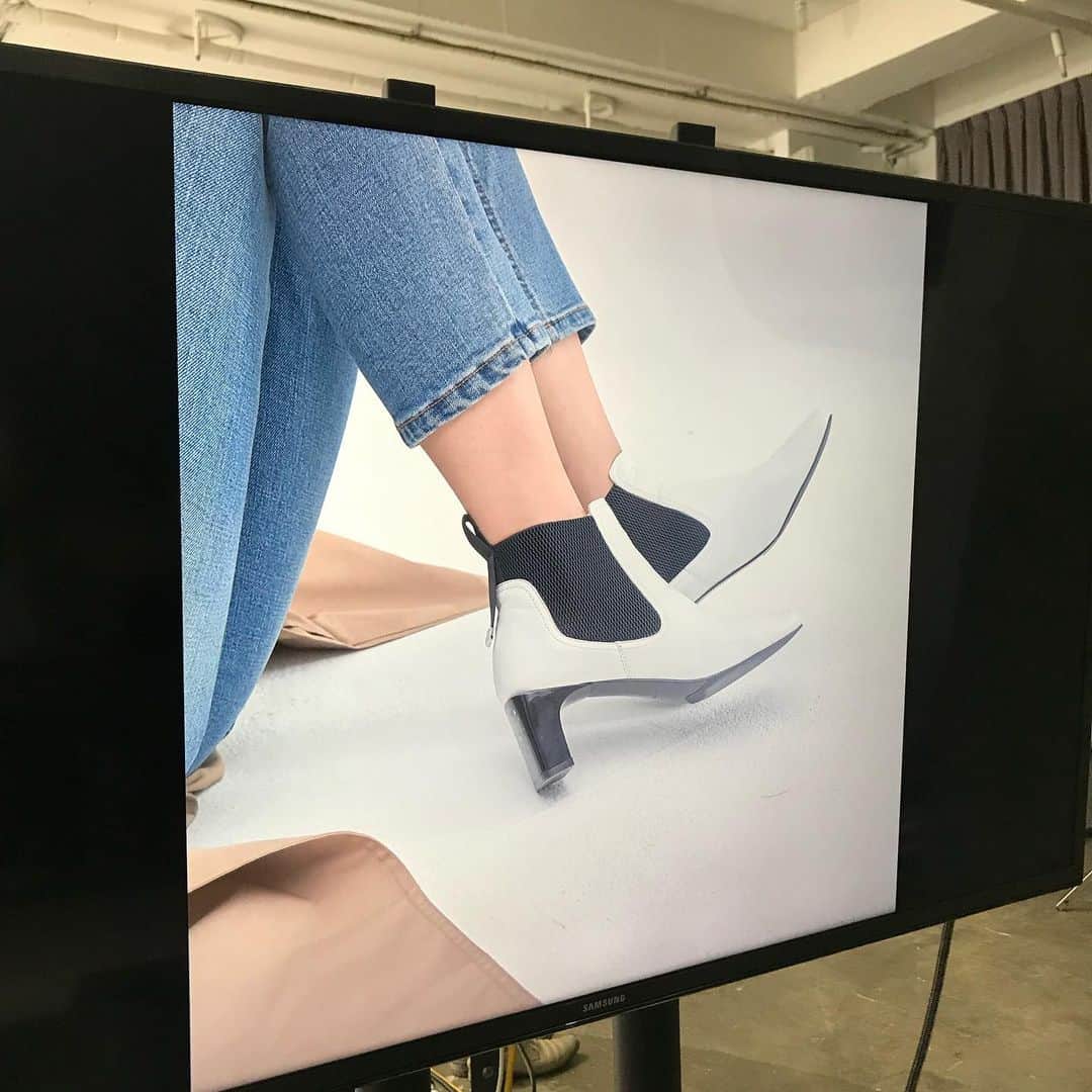 ヒョニ・カンさんのインスタグラム写真 - (ヒョニ・カンInstagram)「@jillbyjillstuartshoes 2019fw 촬영📸  올가을겨울에도 #질바이질스튜어트슈즈 와 함께❣️ 빨리좀추워져라😩」8月7日 14時16分 - hyoni_kang