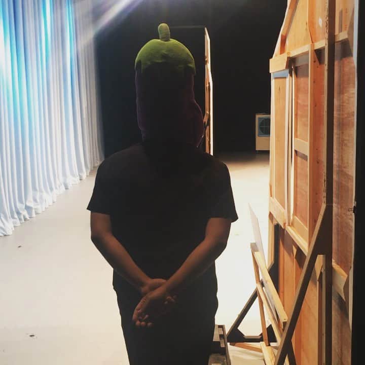 宮田麺児のインスタグラム：「ラスト西梅田 袖でスタンバイ なすび  #なすび#なずび#眠たい」