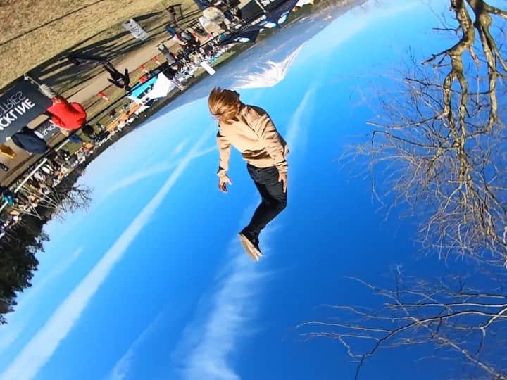 のインスタグラム：「目眩に注意 🗻⚠️ 富士山をバックに、スラックラインで技を魅せるアスリート @itsuki.hosoe 。 🎥 #GoProファミリー @s_o_u + #GoProFusion + #GoProHERO7 Black ・ ・ ・ #GoPro #GoProJP #GoOutCamp #GoOutJamboree #MountFuji #Fuji #Slackline #キャンプ #スラックライン #富士山 #富士 #静岡」