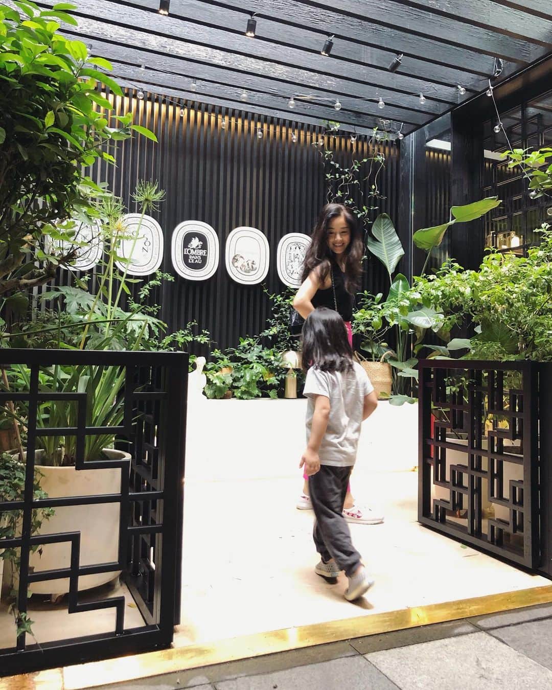 のインスタグラム：「내사진이없는이유🕷」