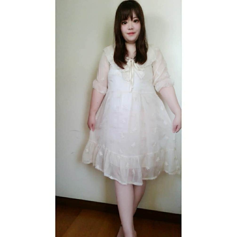 hoshizaki eriのインスタグラム：「. #ootd 💗 . 今日も @u_dresser のワンピースだよ💗😌✨ . シフォンを重ねたようなデザインが とっても可愛いのです❤💙 透け感と柄も凄く上品で 今の季節にぴったりです🙆 丈感も丁度良くてさわやか🙆 ガーリーワンピ大好き🙆 . やっぱりガーリーは永遠💕🍀 @u_dresser 上品でガーリーで だいすきです♥(*´ω`*) . . #udresser #ootd #fashionstagram #fashionista #girly #blackandwhite #ふんわりワンピ #シフォンワンピ #femininestyle #ガーリーコーデ #onepiece #pleaselikeit #likebackalways #followme #followbackalways #相互フォロー #オルチャンファッション #韓国ファッション #오오티디 #코디 #패션스타그램 #데일리룩 #맞팔 @u_dresser #ud_pic」