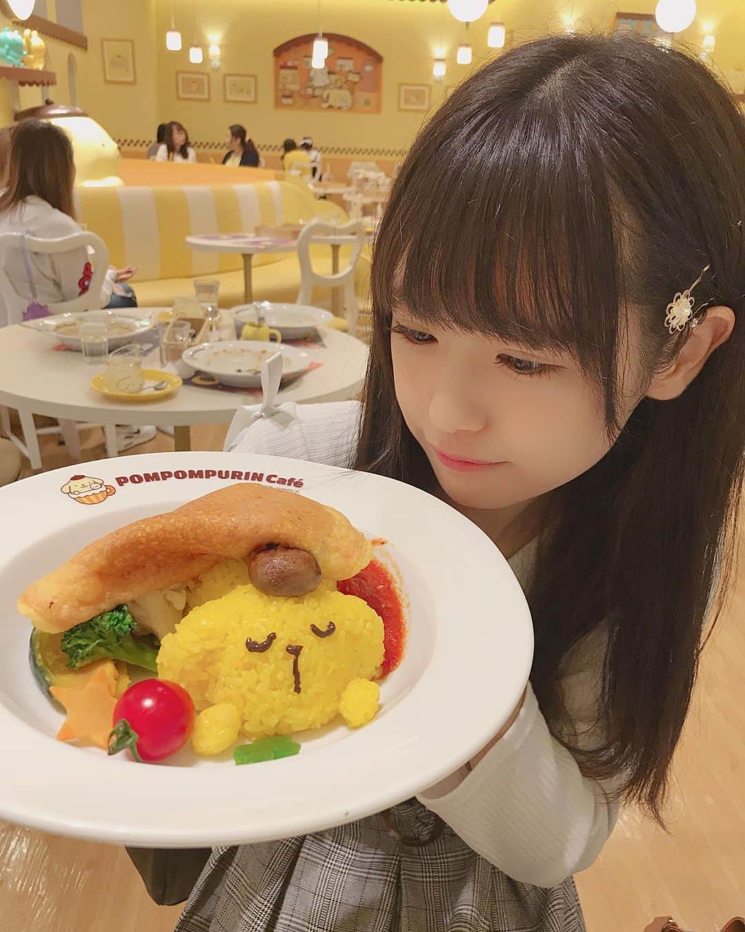 長南舞さんのインスタグラム写真 - (長南舞Instagram)「こういうの食べるの躊躇うよね🐣  #ポムポムプリン #ポムポムプリンカフェ #原宿 #原宿カフェ #オムライス」8月7日 15時15分 - chonanmai