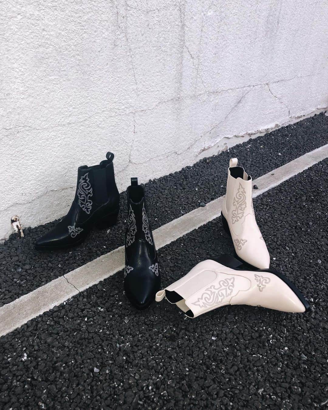 Juriさんのインスタグラム写真 - (JuriInstagram)「AW靴作り。こちらはリアルレザー！ サイドゴアxウエスタンステッチ . #juemi」8月7日 15時16分 - juritakiguchi