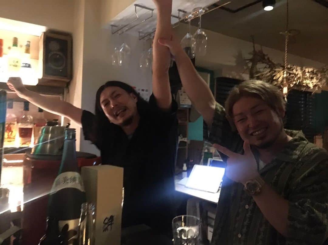 モリスさんのインスタグラム写真 - (モリスInstagram)「高校大学の同級生で青春時代をやたらと共に過ごした三宅恭平君（世界中で僕のみぱんちゃんと呼ぶ）の営む池尻大橋 whims coffee and barにて優勝」8月7日 15時29分 - surimooo