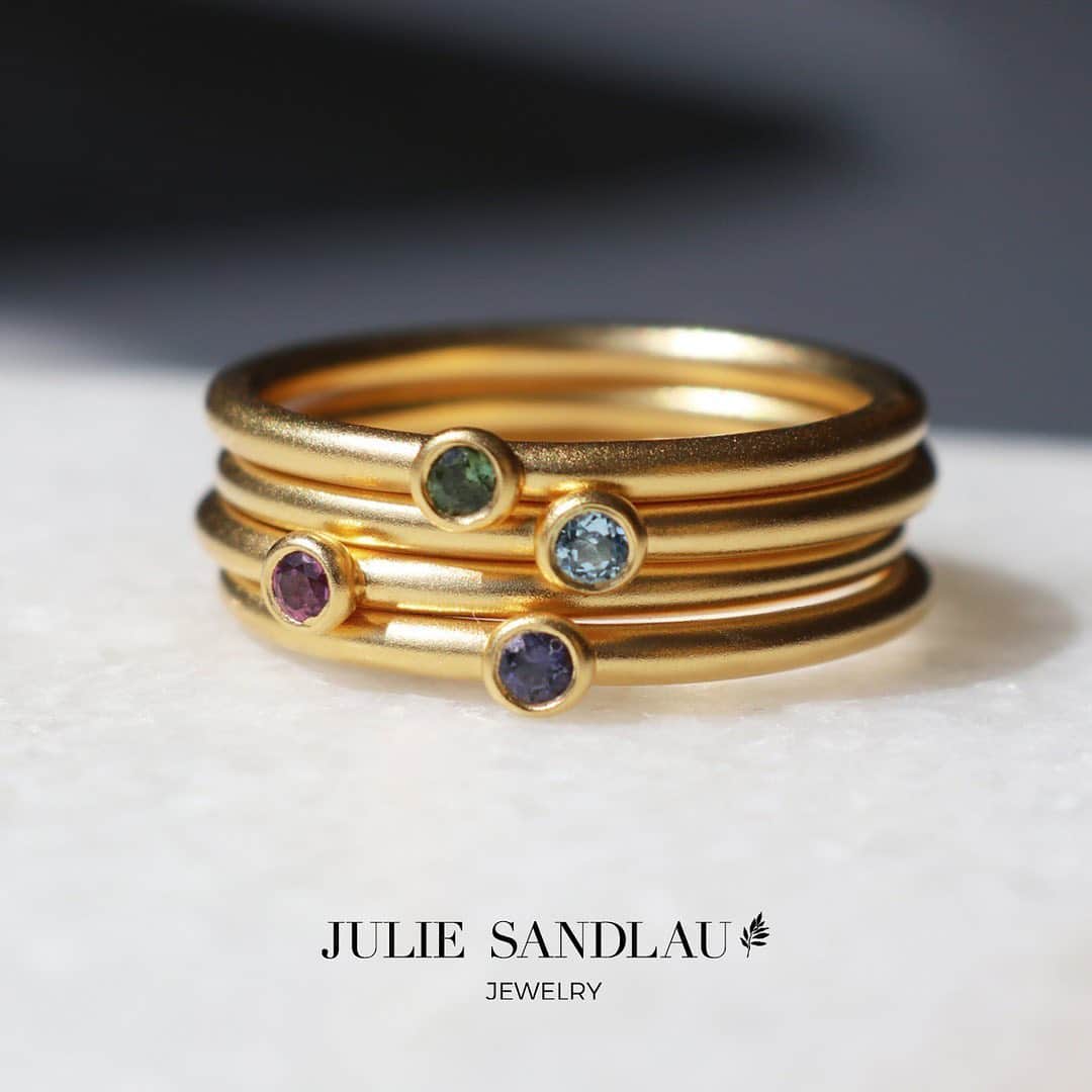 ジュリーサンドラゥさんのインスタグラム写真 - (ジュリーサンドラゥInstagram)「New additions to our beloved Finesse collection.  Beautiful and classic rings with colorful brilliant cut gemstones.  The rings comes with a rhodolite, a Iolite, a green tourmaline and a swiss blue topaz ✨ . . . #juliesandlau #juliesandlaujewelry #jewelry #gold #rings #ring #gemstone #rhodolite #swissbluetopaz #iolite #greentourmaline #jewellery」8月7日 15時30分 - juliesandlau