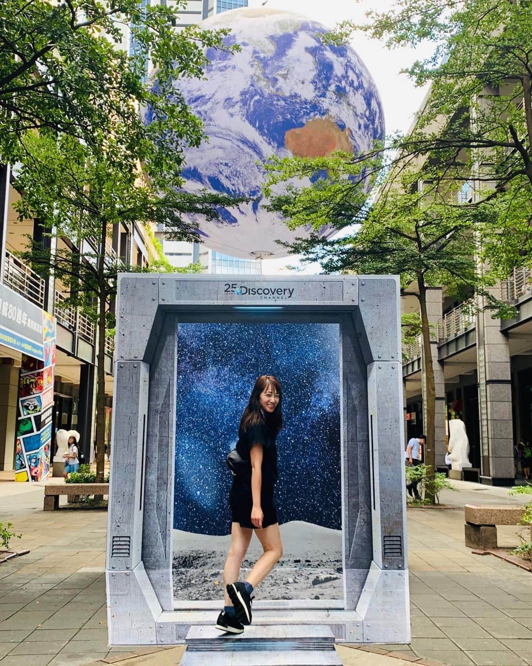 崎山一葉さんのインスタグラム写真 - (崎山一葉Instagram)「宇宙に行ってきます。の図。  夜、綺麗そうですね✨  I choose go to the moon🌙  #discovery #taiwan」8月7日 15時27分 - kazuha_sakiyama
