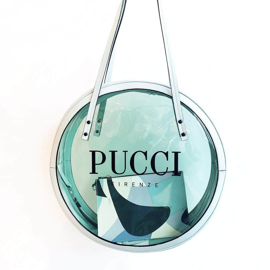 SPURさんのインスタグラム写真 - (SPURInstagram)「涼しげなミントカラーのPVCトートバッグです。中にはアイコニックな柄のジップポーチ付き。Emilio Pucci より￥141,000になります。（編集U）  #SPUR9月号 #EmilioPucci #エミリオプッチ #バッグ　#bag #ポーチ #SPUR #fashion #mode #follow #newin #spurSeptemberissue #2019aw #spurmagazine #ときめきモード」8月7日 15時35分 - spurmagazine