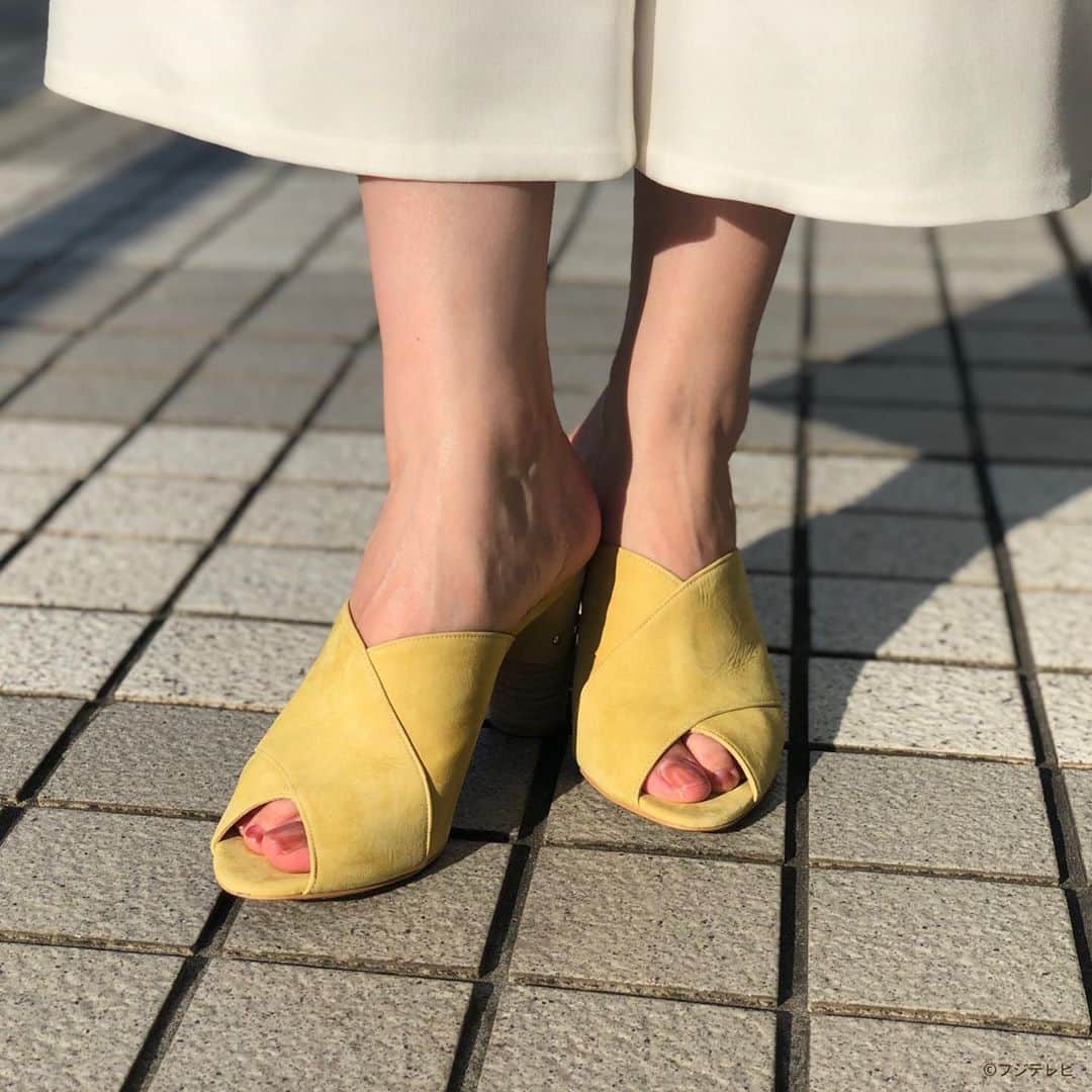 フジテレビ「めざましテレビ」さんのインスタグラム写真 - (フジテレビ「めざましテレビ」Instagram)「8月7日（水）きょう何着て行く？ ・ ファッション雑誌CanCamとコラボした お天気コーナー「きょう何着て行く？」 阿部華也子ちゃんの毎日のコーデを紹介♪ ・ 【きょうのコーデ】 ブラウス→#SNIDEL 7000円  パンツ（ベルト付き）→#TONAL 1万5000円  靴→#アルネ 1万8000円  イヤリング→#GU  590円 ・ 【コーデのポイント】 上下を白でまとめたオールホワイトコーデで爽やかに🐬 細ベルトのウエストマークや大ぶりのフリル袖で  メリハリを付けると着こなしにリズムが生まれますよ👗✨ 足元にイエローのサンダルをあわせて夏っぽさも  上乗せしていきましょう👡 ・ #めざましテレビ #きょう何着て行く？ #阿部華也子 #今日のコーデ#コーデ #CanCam #今日のファッション#ootd #きょう何着て行く？は月〜金朝6時22分ごろ放送！」8月7日 15時35分 - mezamashi.tv