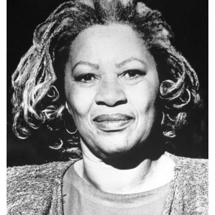 カーラ・ブルーニさんのインスタグラム写真 - (カーラ・ブルーニInstagram)「Rest In Peace 🙏🙏🙏💔 #tonimorrison」8月7日 15時37分 - carlabruniofficial