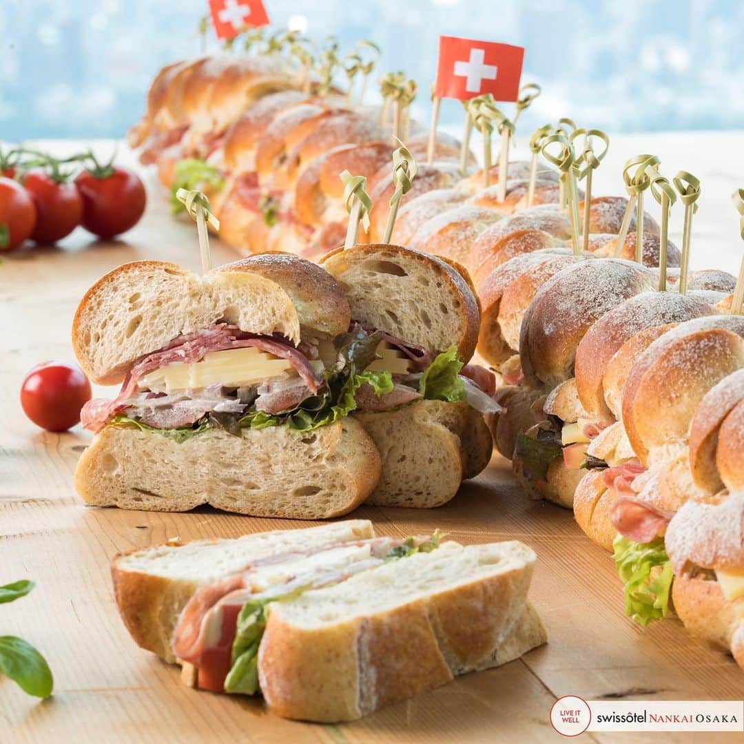スイスホテル南海大阪さんのインスタグラム写真 - (スイスホテル南海大阪Instagram)「長さ1メートルのスイスの味をお楽しみください。 #スイスブッフェナイト  Make your way to a metre-long of Swissness. #Tavola36SwissBuffet」8月7日 15時47分 - swissotelnankaiosaka_official