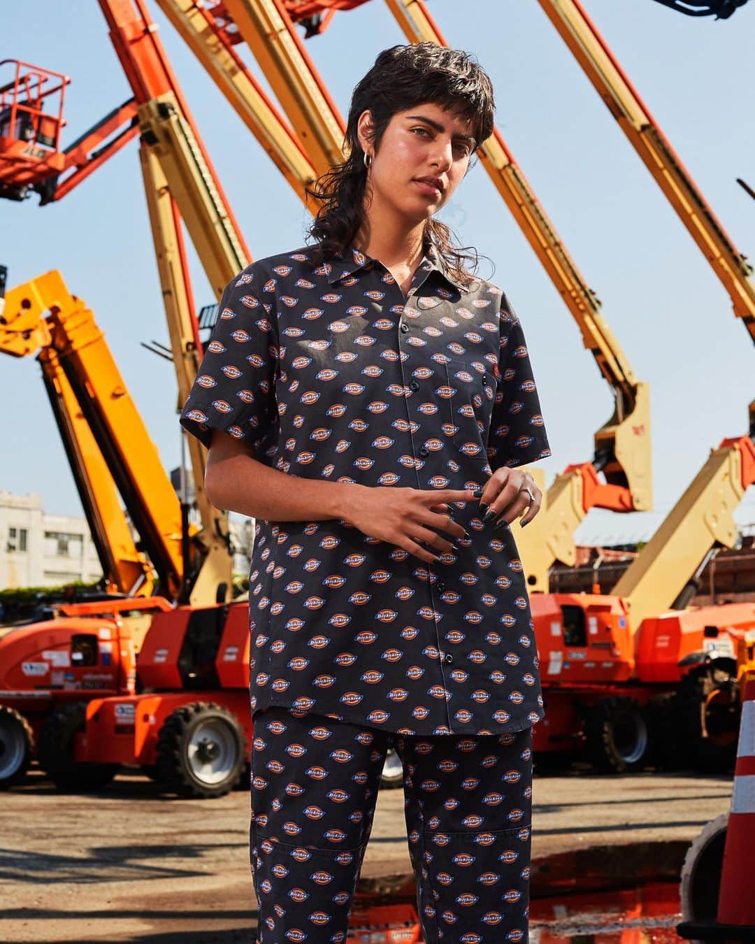 HYPEBEASTさんのインスタグラム写真 - (HYPEBEASTInstagram)「@hypebeaststyle: @openingceremony has linked up with @dickies and @timberland for a limited-edition capsule collection. Serving up a new take on workwear, the apparel selection includes an industrial shirt, loose fit shorts and work pants, all informed by heavy Dickies logos. The range also includes the classic Timberland silhouette reworked with Dickies logos on the upper back. The collaborative pieces are available now in stores at Opening Ceremony and online. ⁠⠀ Photo: Opening Ceremony⁠⠀」8月7日 15時42分 - hypebeast